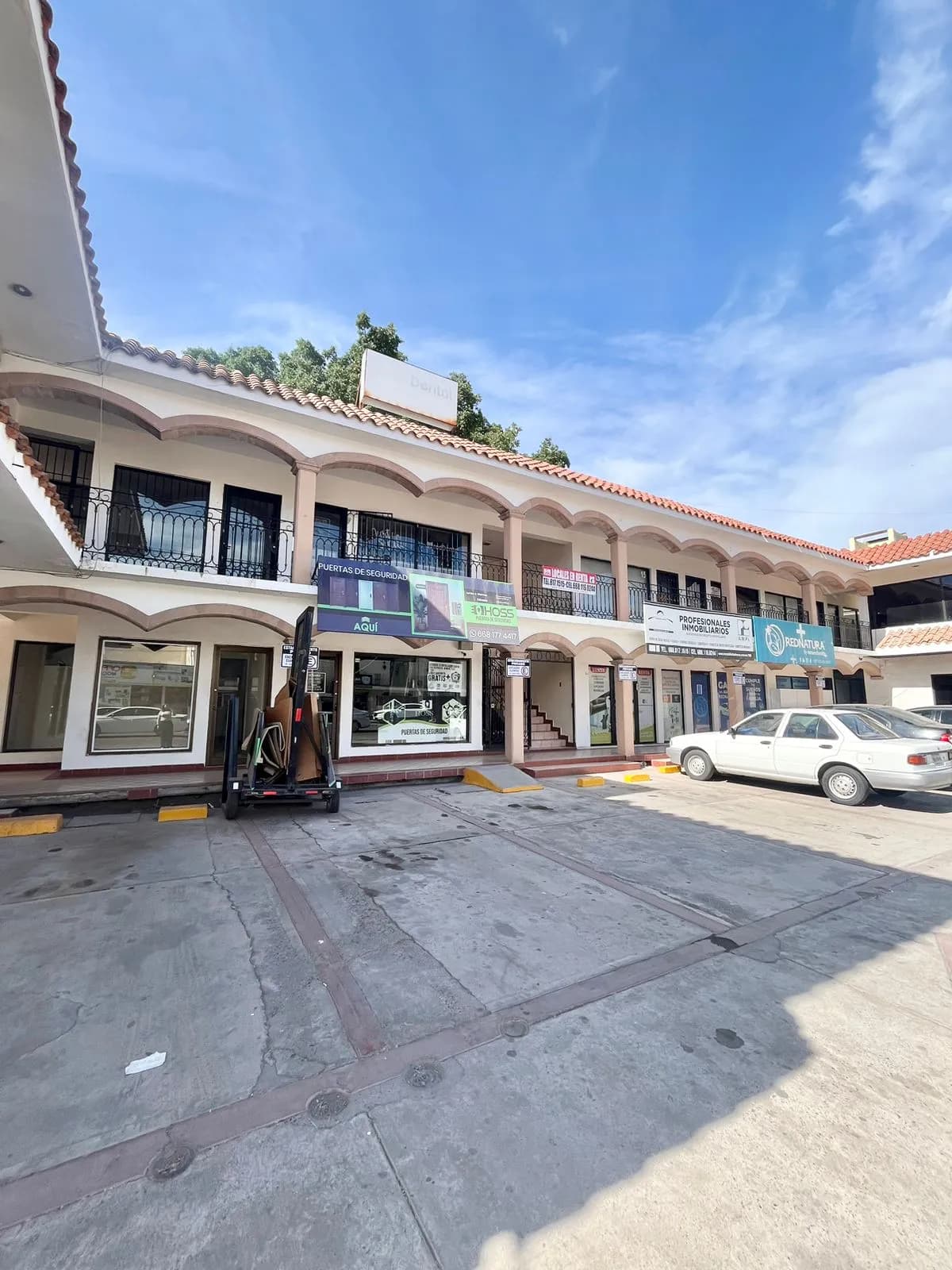 LOCAL COMERCIAL EN RENTA PLAZA SANTA ELENA