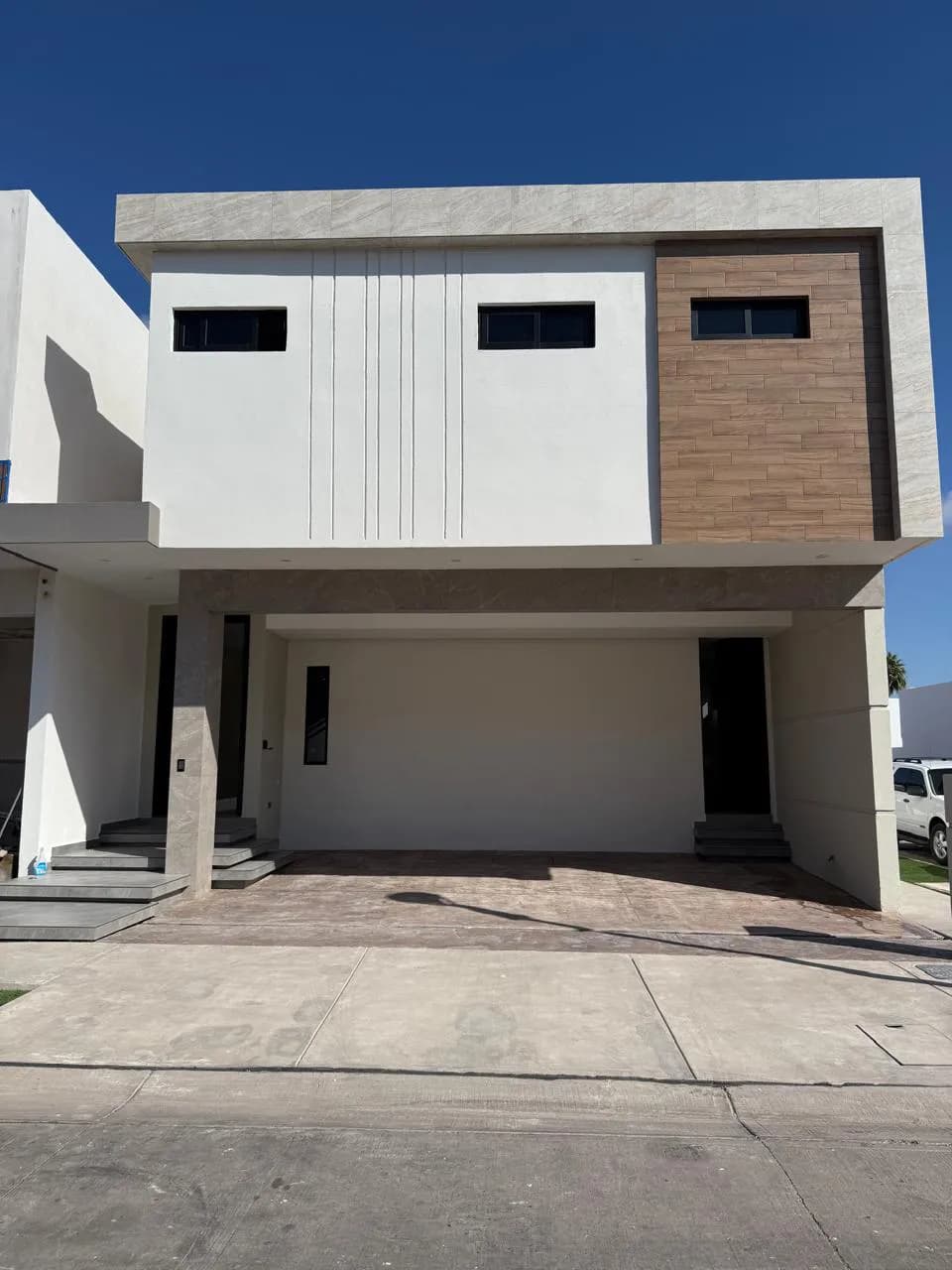 CASA EN VENTA PORTAL DE HIERRO SECCION GERMANIAS