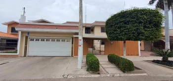13_2429 | En Venta muy bonita y amplia Casa, Fraccionamiento Las Fuentes. | BIENES&RAICES MORENO Y ASOCIADOS INMOBILIARIA